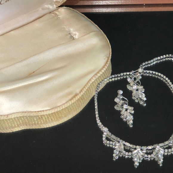 VTG 50s Clear Baguette Teardrop Scalloped Rhinestone Necklace Demi Parure w/Case - Picture 9 of 16